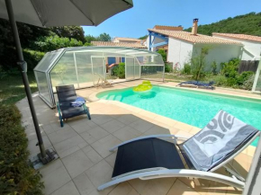 Confortable suite parentale avec jardin et piscine